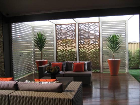 Pergola privacy screen