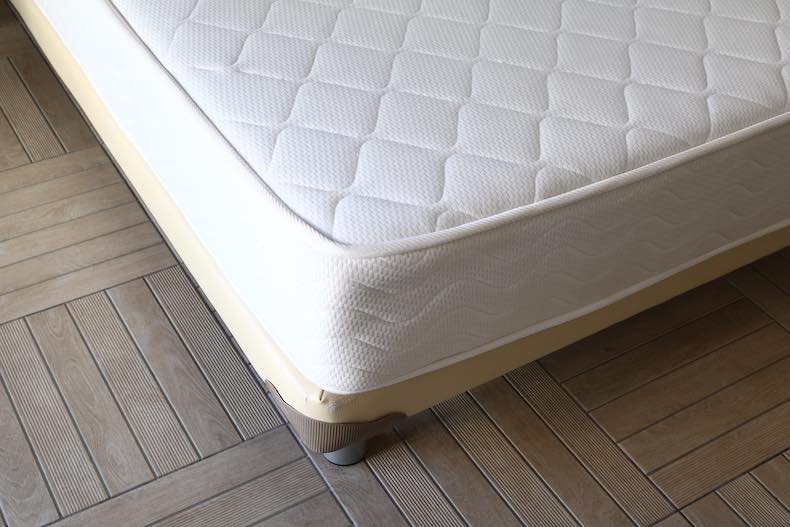 What Is the Difference Between a Latex Mattress and a Memory Foam Mattress?